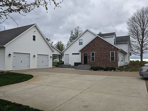 4th image of 1106 County Road 1300 E