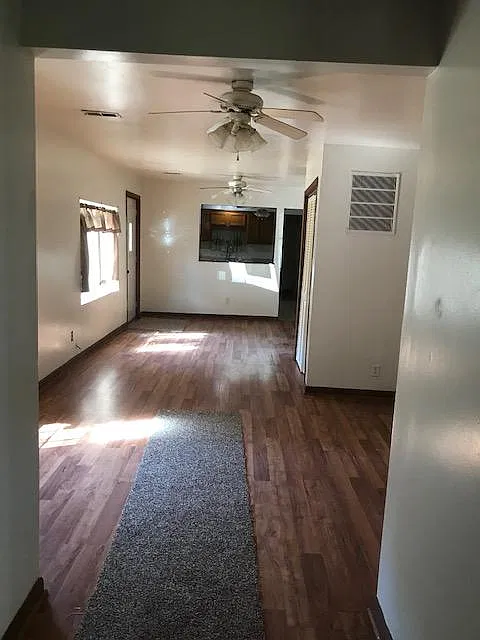 3 bed, 880 sqft, $1,525 — Photo 2