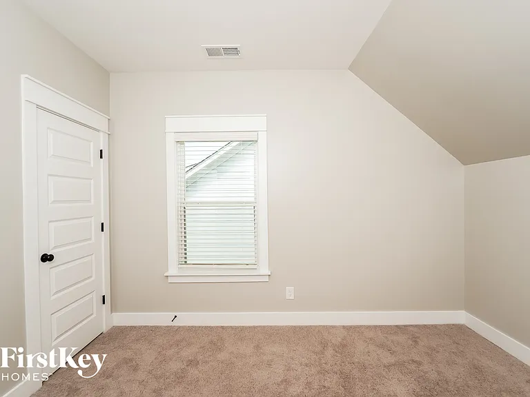 1320 Shades Ter — Photo 11