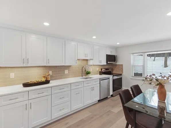 58 Aldrich Rd #A, Watertown, MA 02472