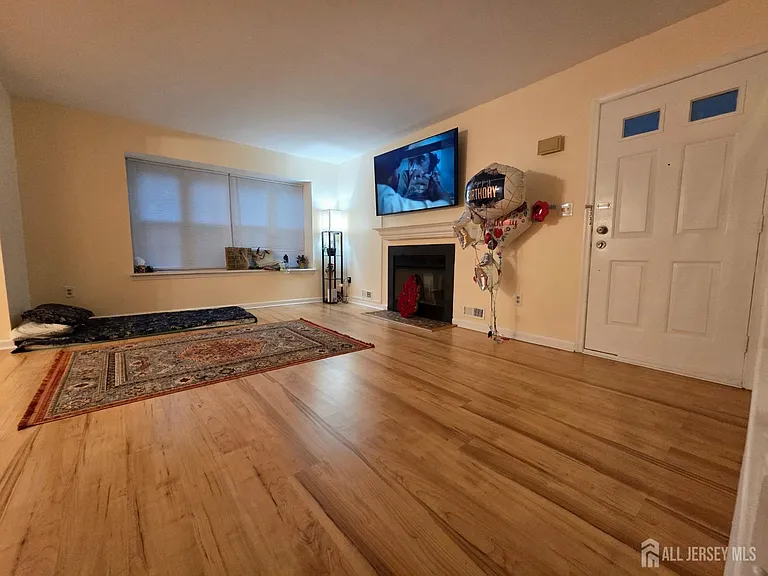 34 Almond Dr — Photo 6