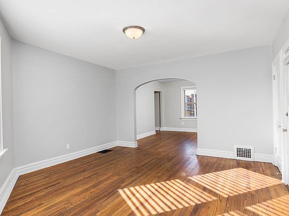 3rd image of 4929 Oleatha Ave #2W