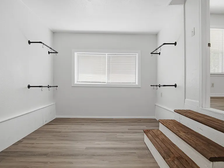 1237 Staton Dr — Photo 3