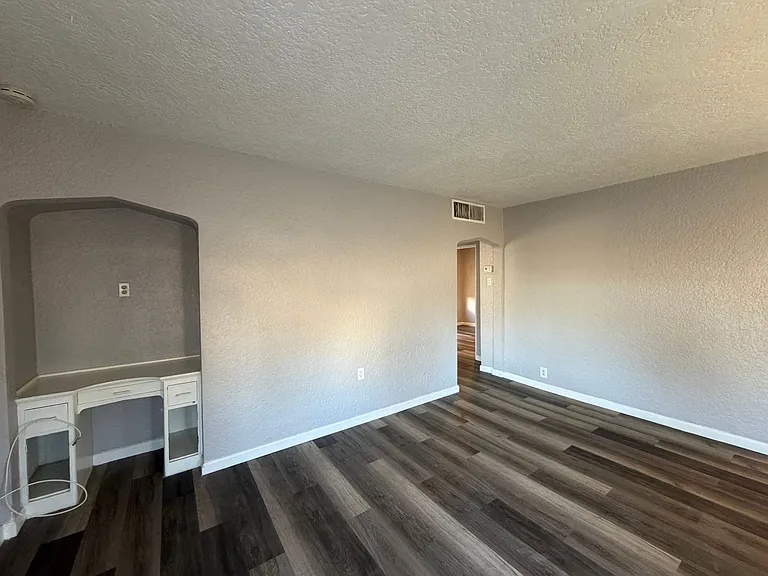 1833 E Harvard St #1-4 — Photo 18