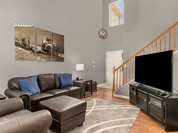 5th image of 412 Jamestown Ct #412