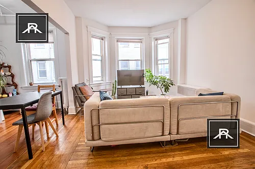 1086 Commonwealth Ave Photo 1