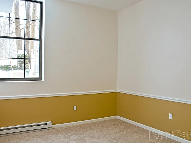 72 Maple Street — Photo 43