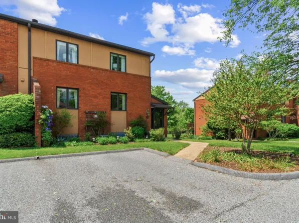 16 Lacosta Ct, Towson, MD 21204