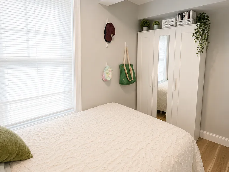 139 W 9th St #2 — Photo 7