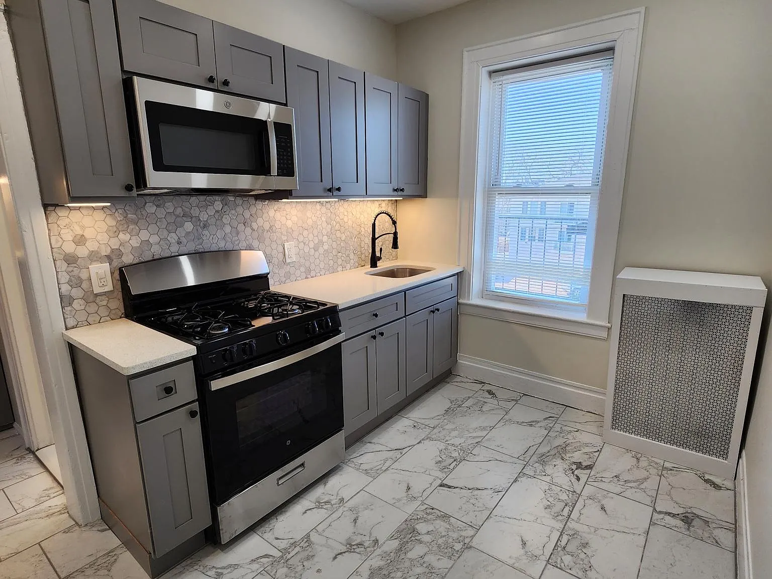 1 bed, 800 sqft, $1,795 — Photo 1