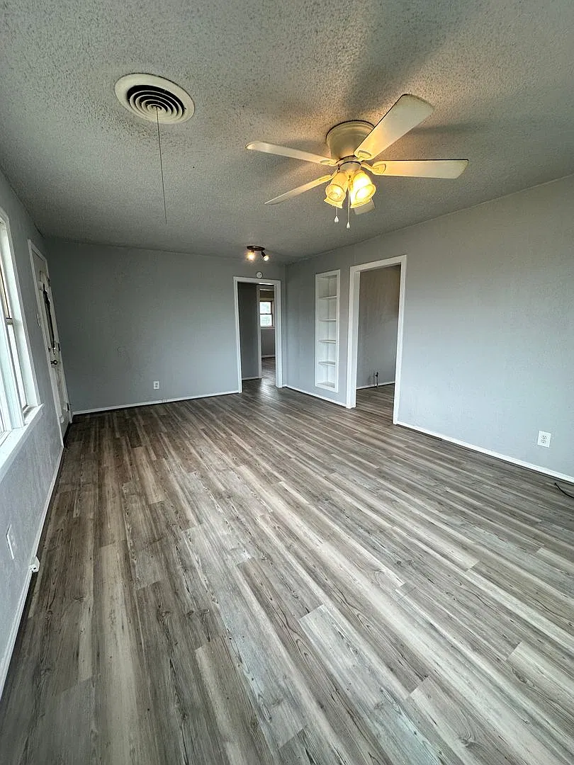 2 Bed 1 Bath Home — Photo 3