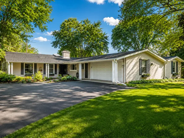 1161 Winwood Dr, Lake Forest, IL 60045