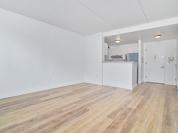 3rd image of 304 W 117th St APT 4B