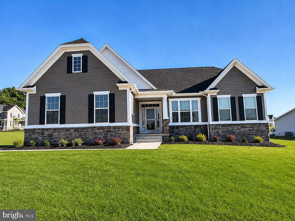 1st image of 11 Kaitlyn Dr