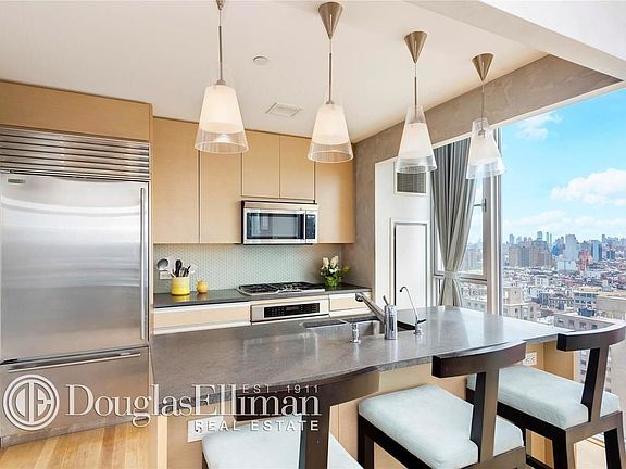 5th image of 110 3rd Ave APT 21A