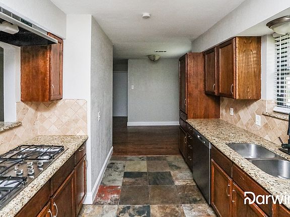 5th image of 8408 Londonderry Ln