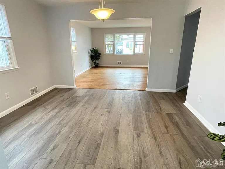 34 Cedar Ave — Photo 2