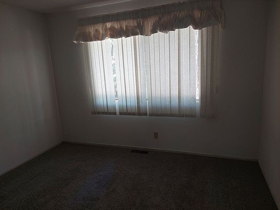 3rd image of 759 Seneca Dr