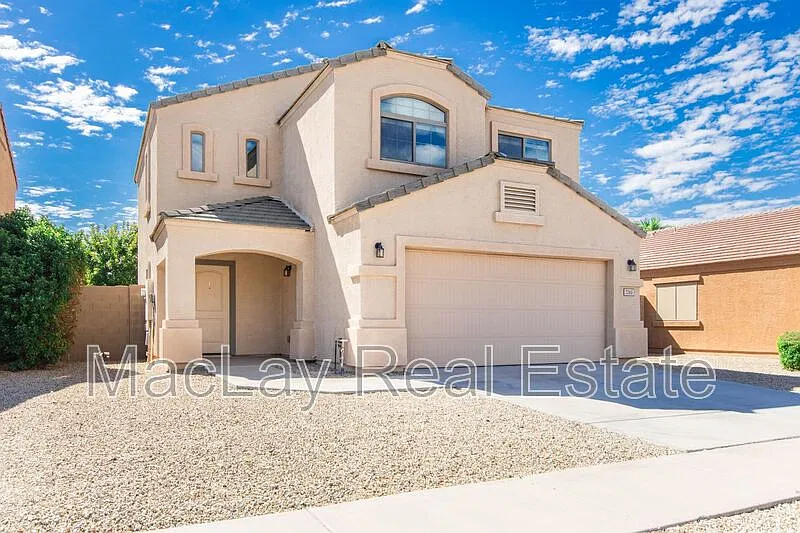 3 bed, 2.5 bath, 1499 sqft, $1,900 — Photo 2