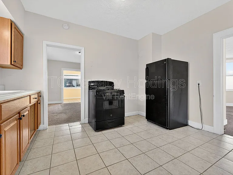 388 Broaddus Ave #B — Photo 7