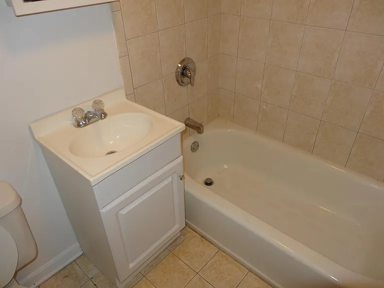 938 W 31st Pl #1F — Photo 5
