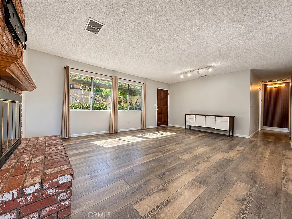 1 bed, 800 sqft, $1,795 — Photo 2