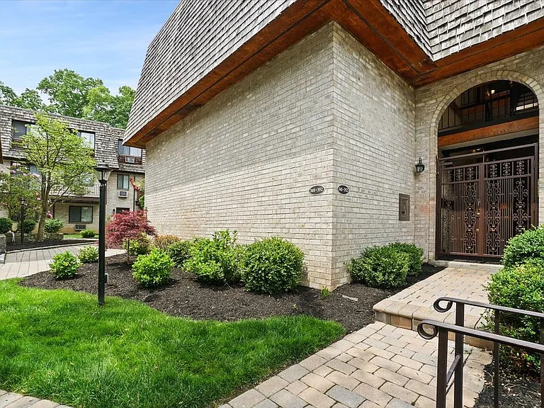 555 Central Park Ave #348 — Photo 17