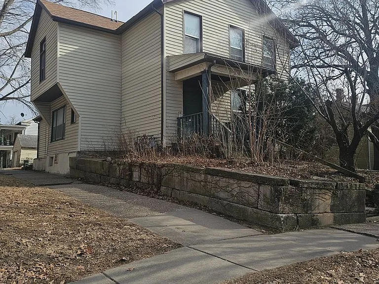 929 Bridge Ave — Photo 1