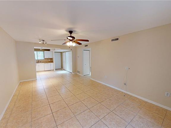 5th image of 2121 Collier Ave APT 107