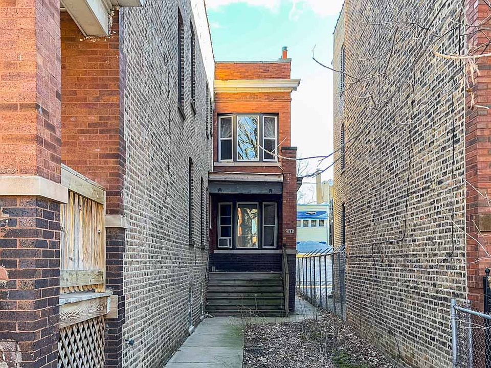 1st image of 4711 N Albany Ave #2