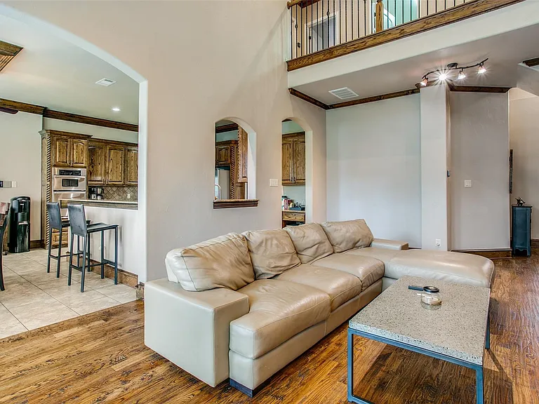 1805 Castle Ct — Photo 13