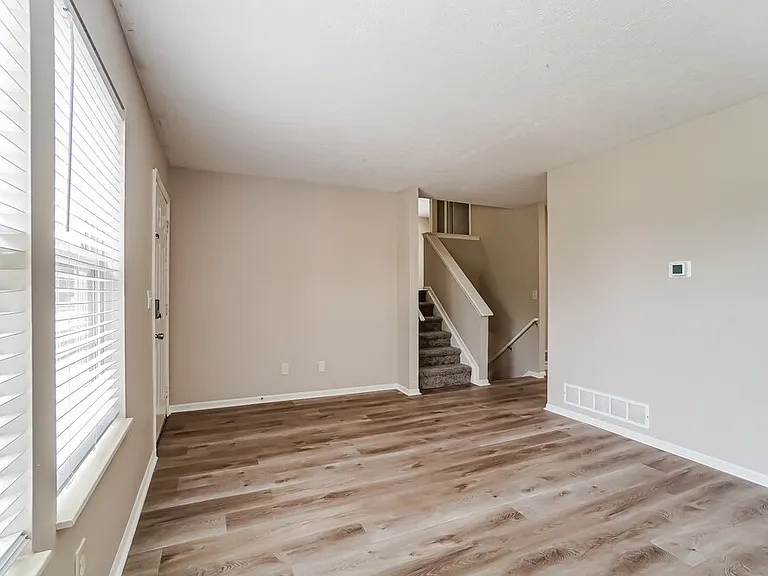 2524 Bridlewood Ct — Photo 6