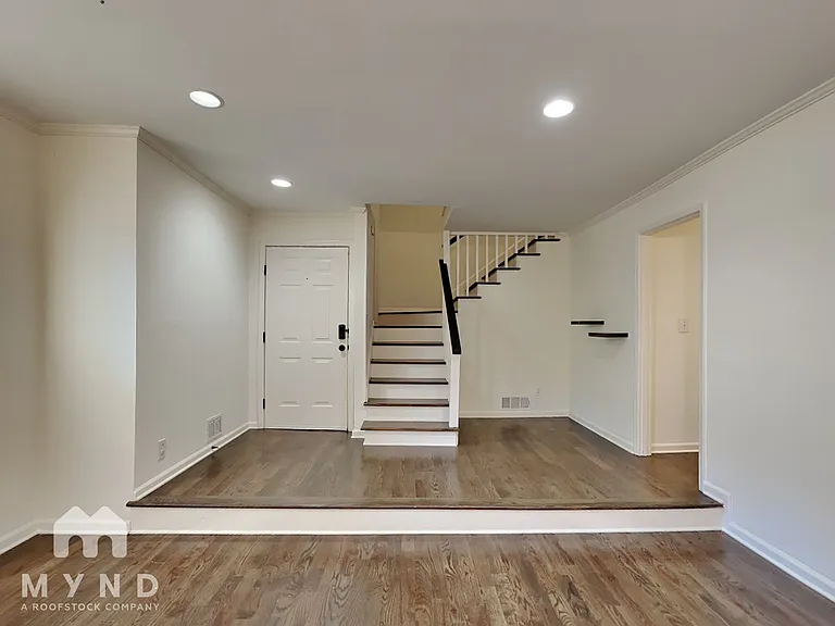 305 Franklin Rd — Photo 8