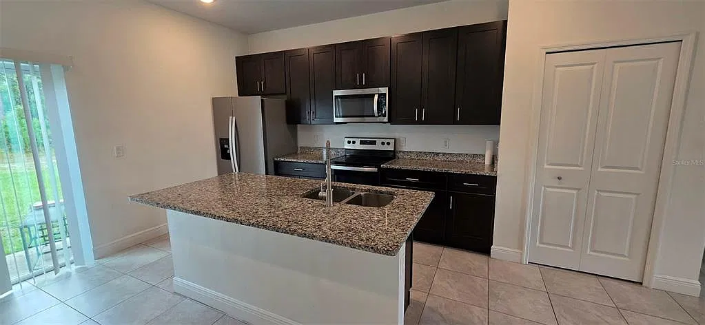 4 bed, 2.0 bath, 1578 sqft, $2,050 — Photo 4