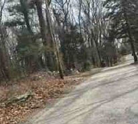 Exterior Neighborhood (street photo)