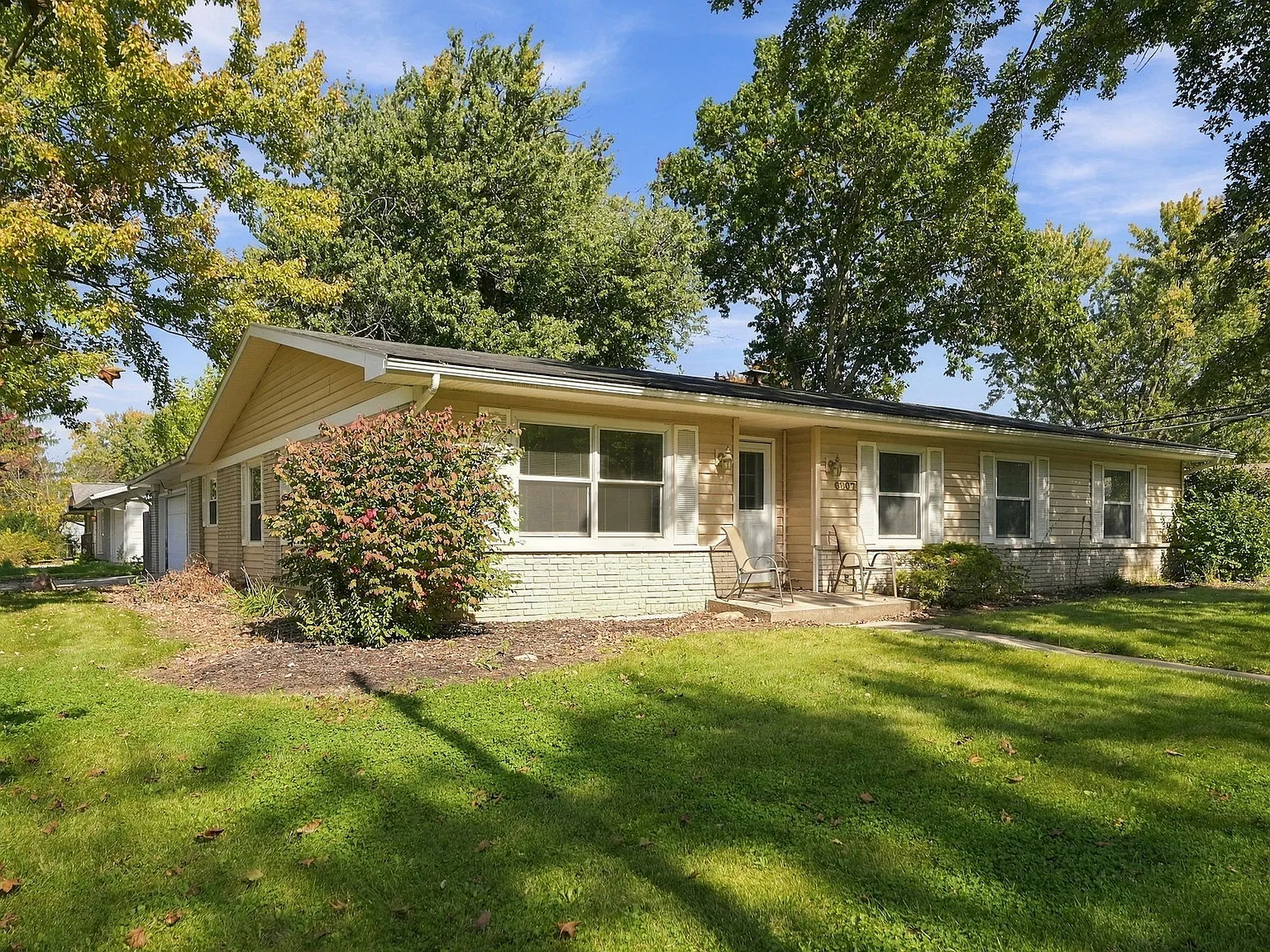 4 bed, 2.5 bath, 2045 sqft, $2,450 — Photo 2