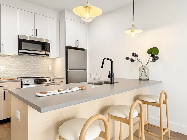 499 Communipaw Avenue image 2 of 10