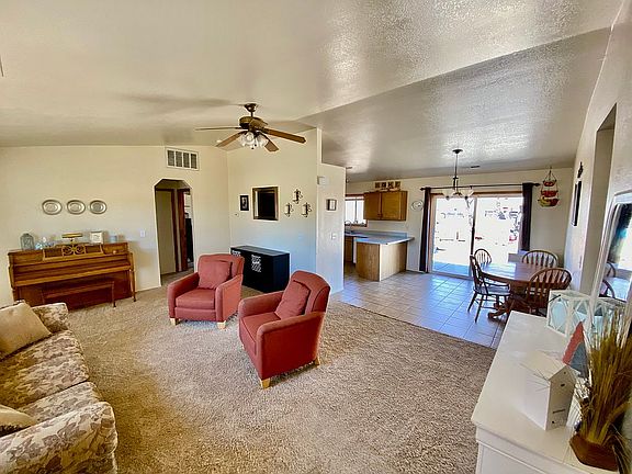 Living room / Dining area