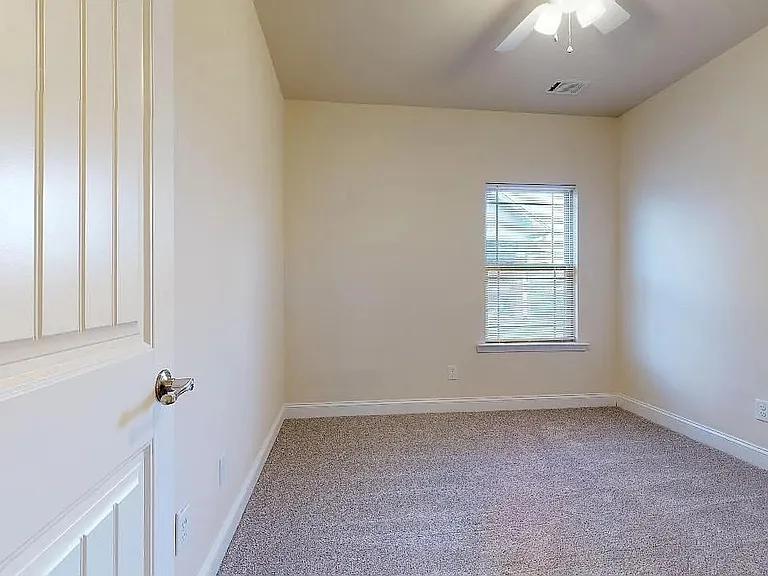 323 Huntwood Dr — Photo 14