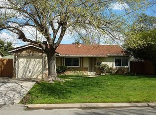 1004 Singingwood Rd, Sacramento, CA 95864