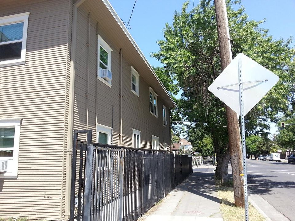1st image of 208 W Oak St