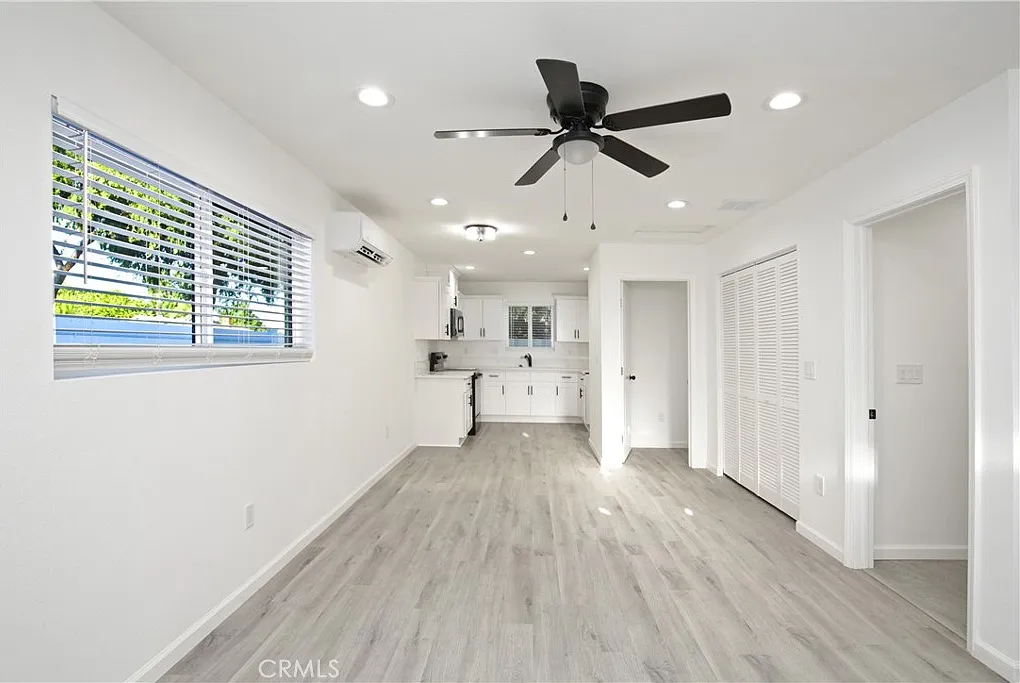 2 bed, 1000 sqft, $2,800 — Photo 2