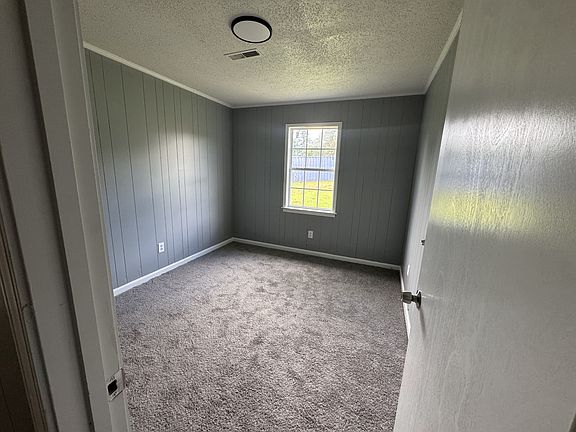 4th image of 214 N College St