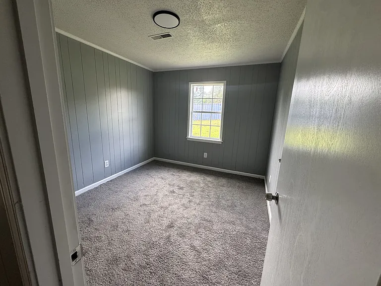 214 N College St — Photo 4