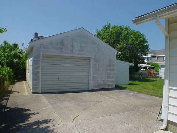 Detached Garage