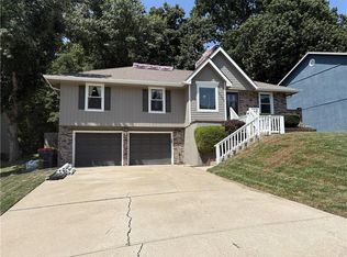 10240 NW 57th Ter, Parkville, MO 64152