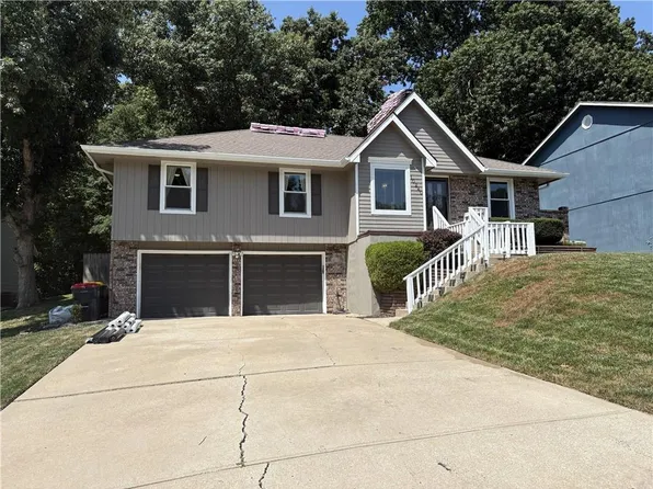 10240 NW 57th Ter, Parkville, MO 64152