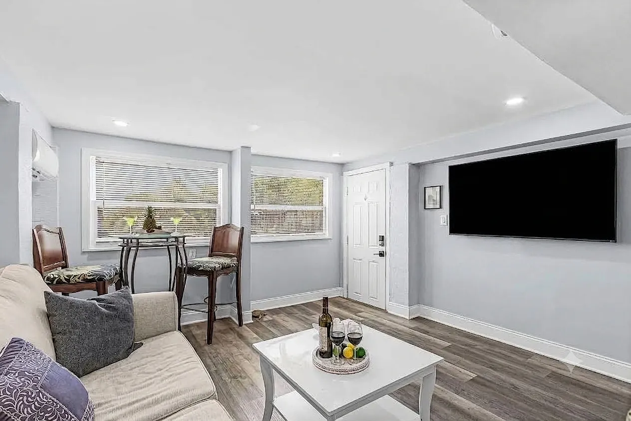 1 bed, 650 sqft, $1,800 — Photo 3