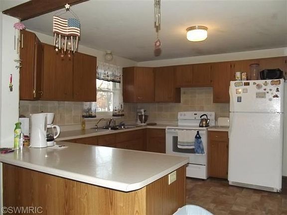 3rd image of 310 Cass Ave