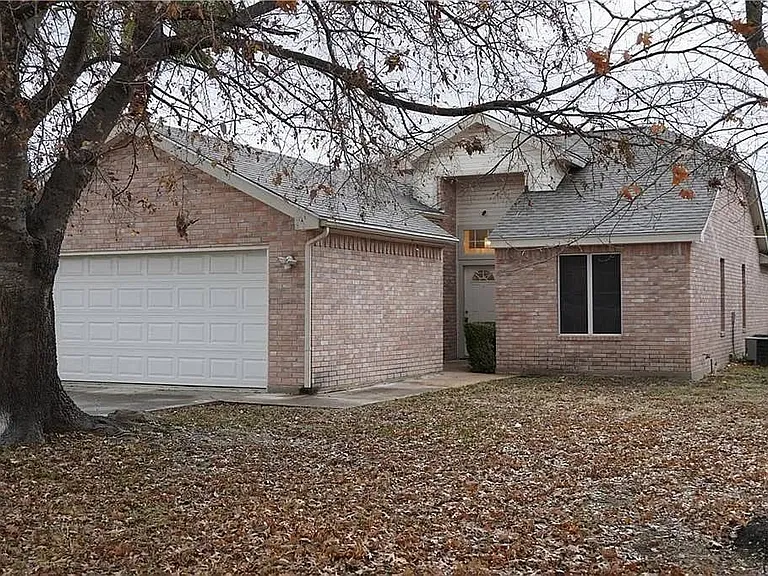 2103 Bluebonnet Dr — Photo 12